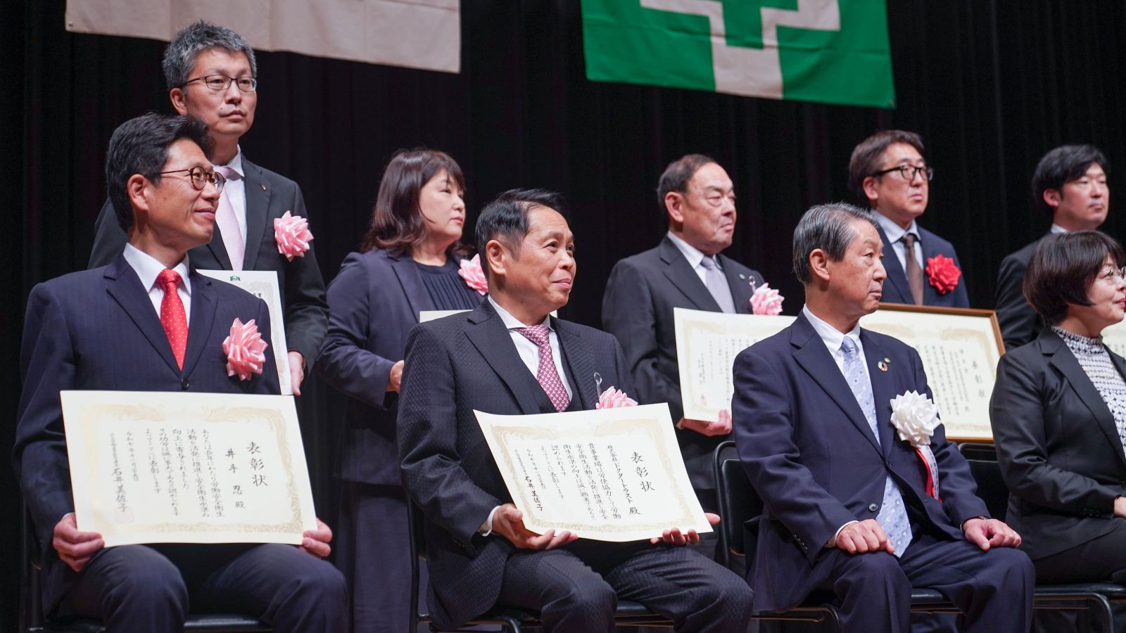 受賞者で集合写真